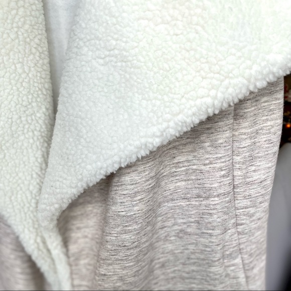 Athleta Aprés Anything sherpa vest EUC - Picture 7 of 8